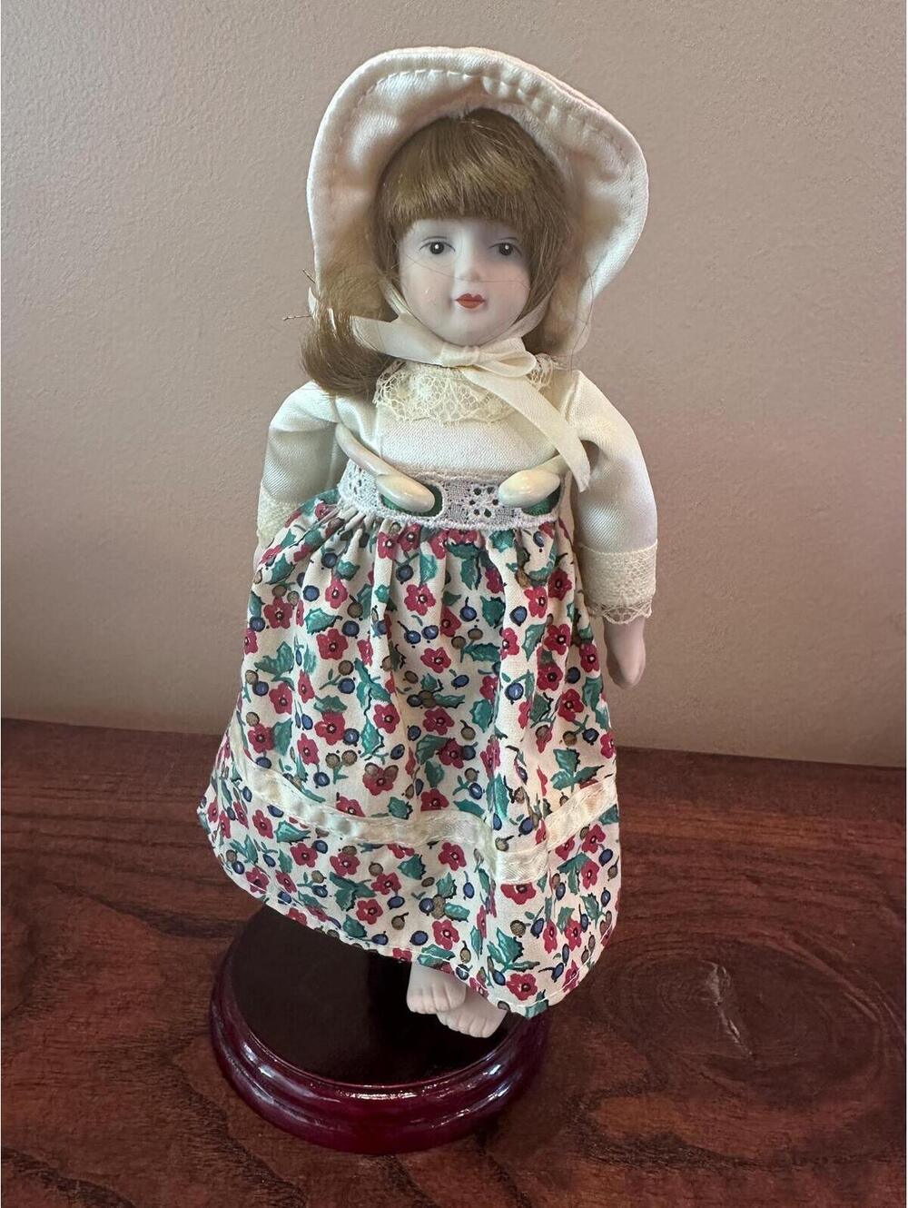 Vintage December 'Gorham' Doll of the Month Ornament